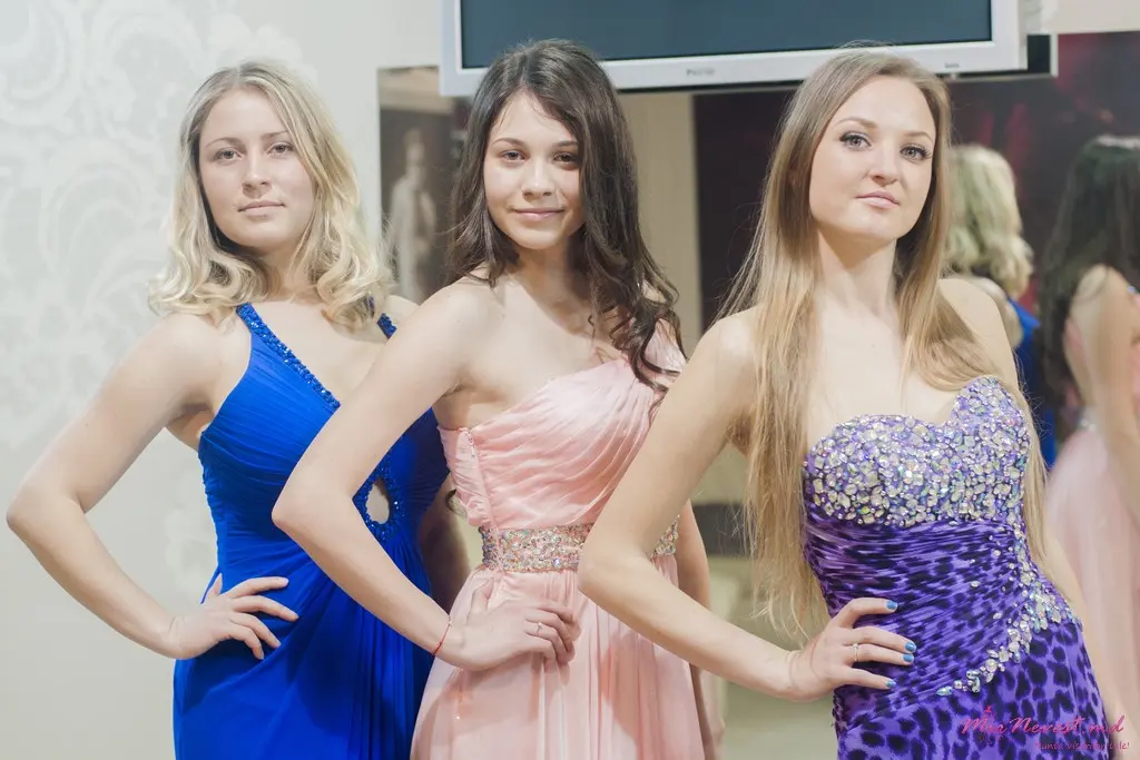 Вечерние платья от Tony Bowls