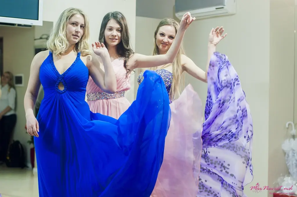 Вечерние платья от Tony Bowls